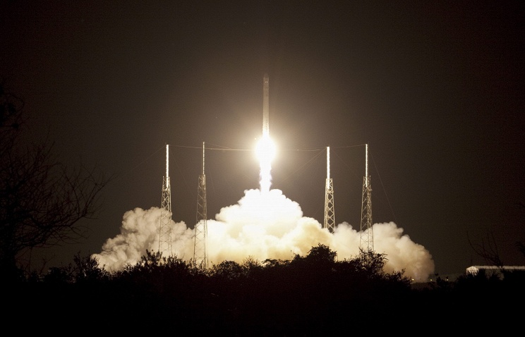 Первый коммерческий пуск ракеты-носителя Falcon 9 компании SpaceX с частным космическим кораблем Dragon для доставки груза к МКС с мыса Канаверал. 2012 год
