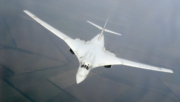 Сверхзвуковой стратегический бомбардировщик Ту-160. Архивное фото